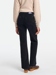 color:BLACK