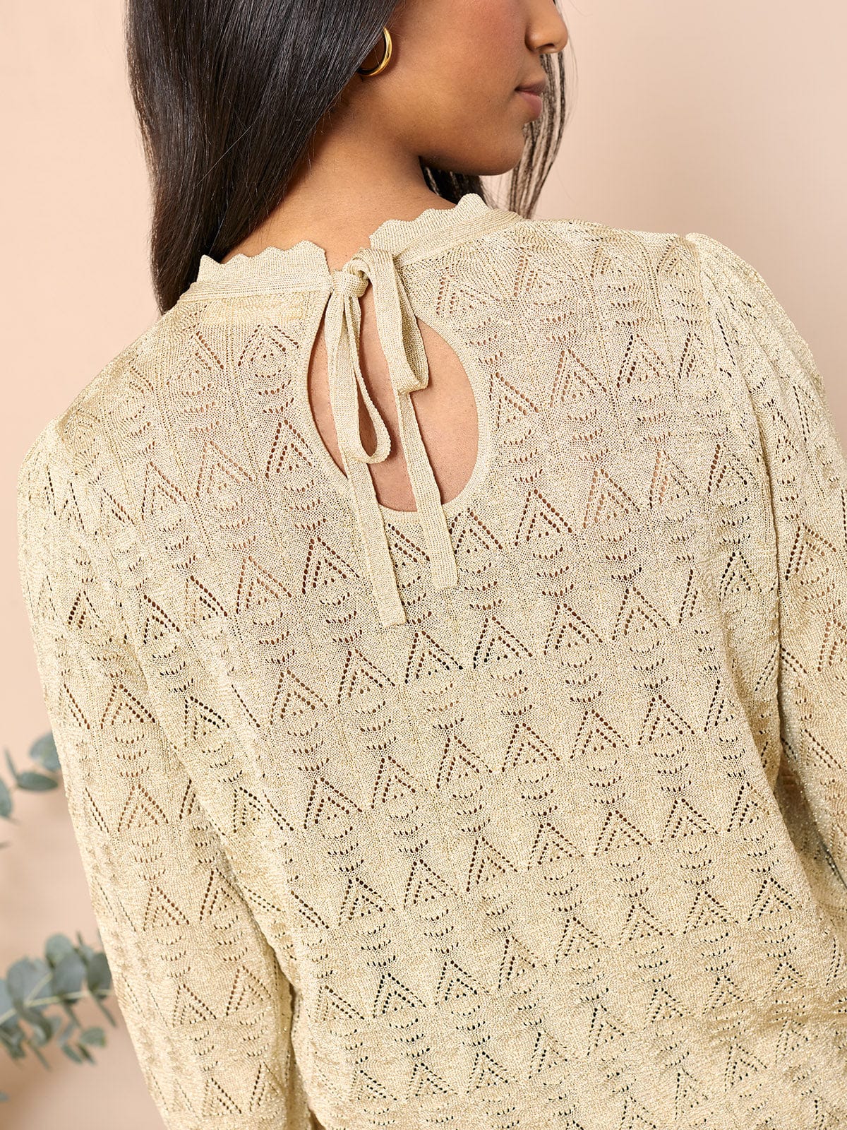 color:PALE GOLD