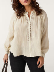 color:CREAM
