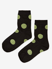 color:BLACK
