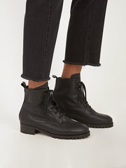 color:BLACK