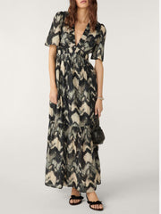 color:BLACK