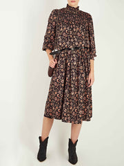 color:BLACK