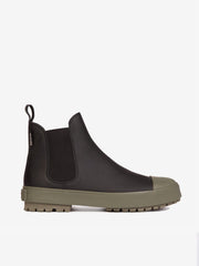 color:BLACK