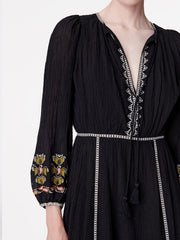 color:BLACK
