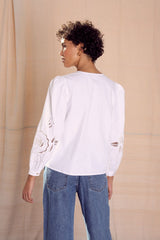 color:WHITE