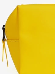 color:YELLOW