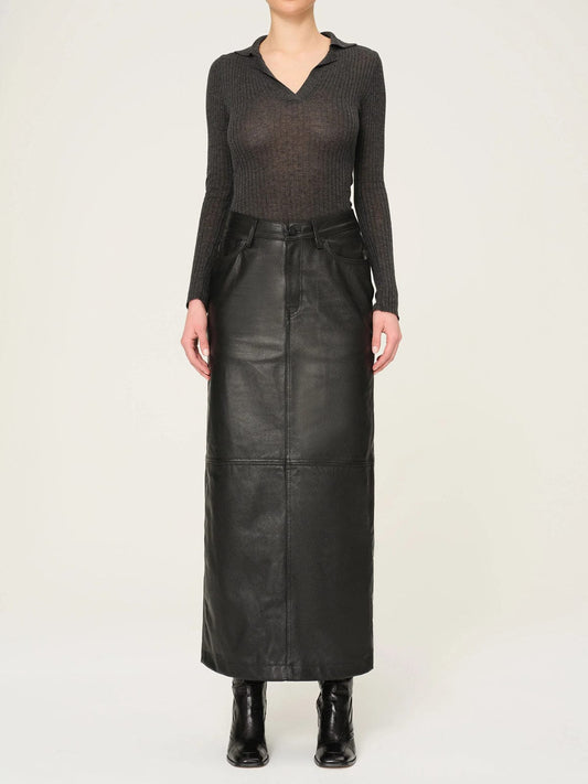 color:BLACK