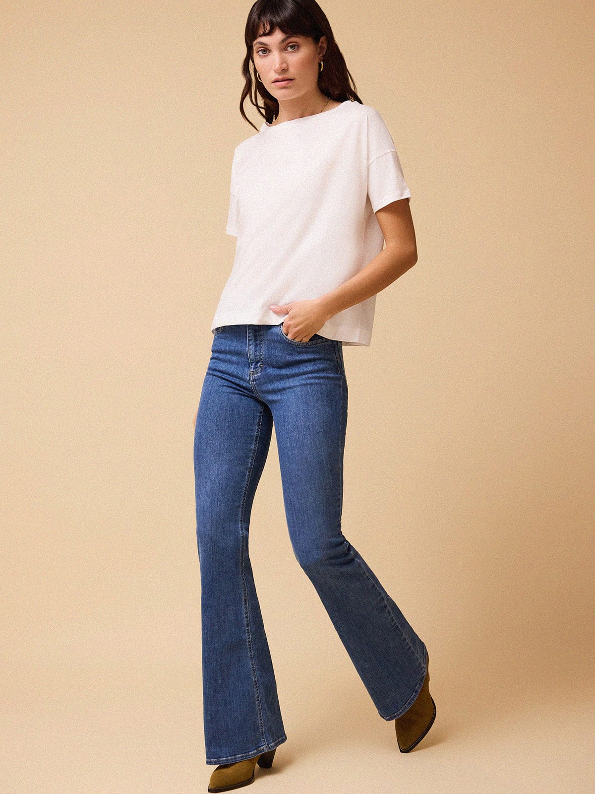 Iris Fashion - BY IRIS - Layla Flare Jean - Washed Blue