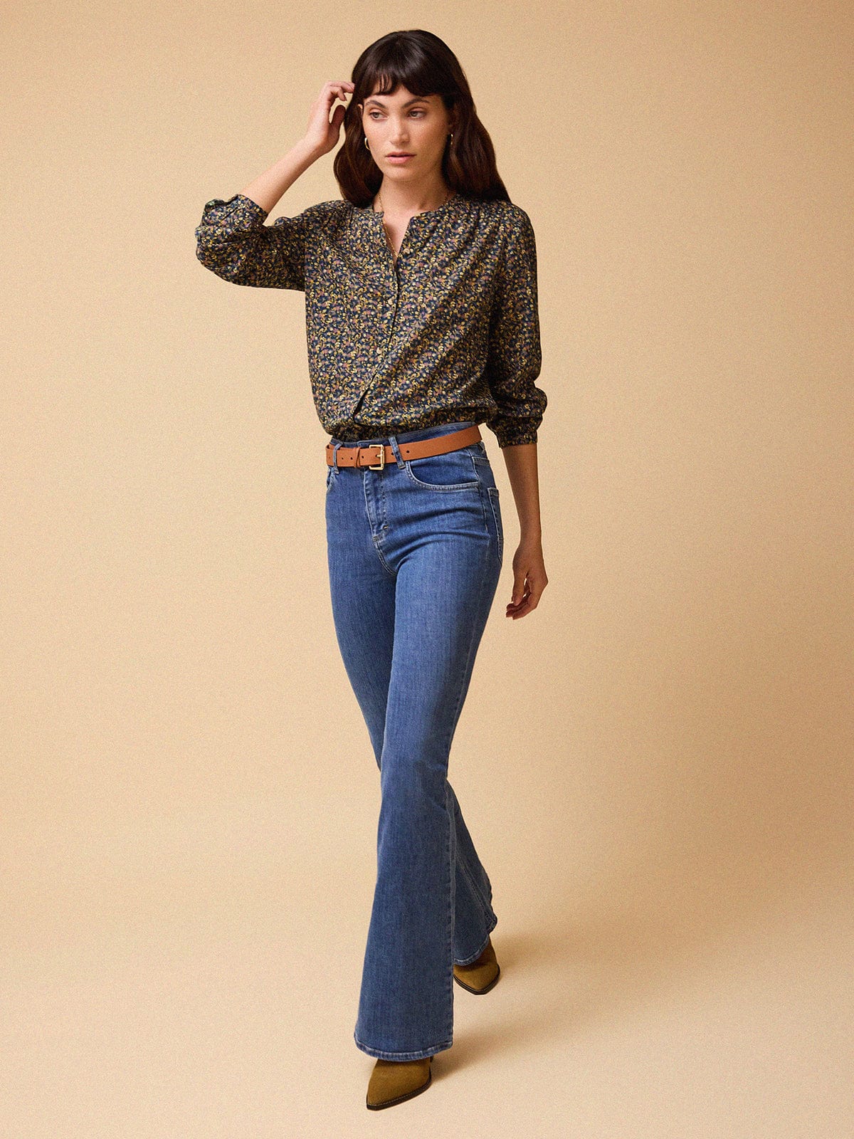 Iris Fashion - BY IRIS - Layla Flare Jean - Washed Blue