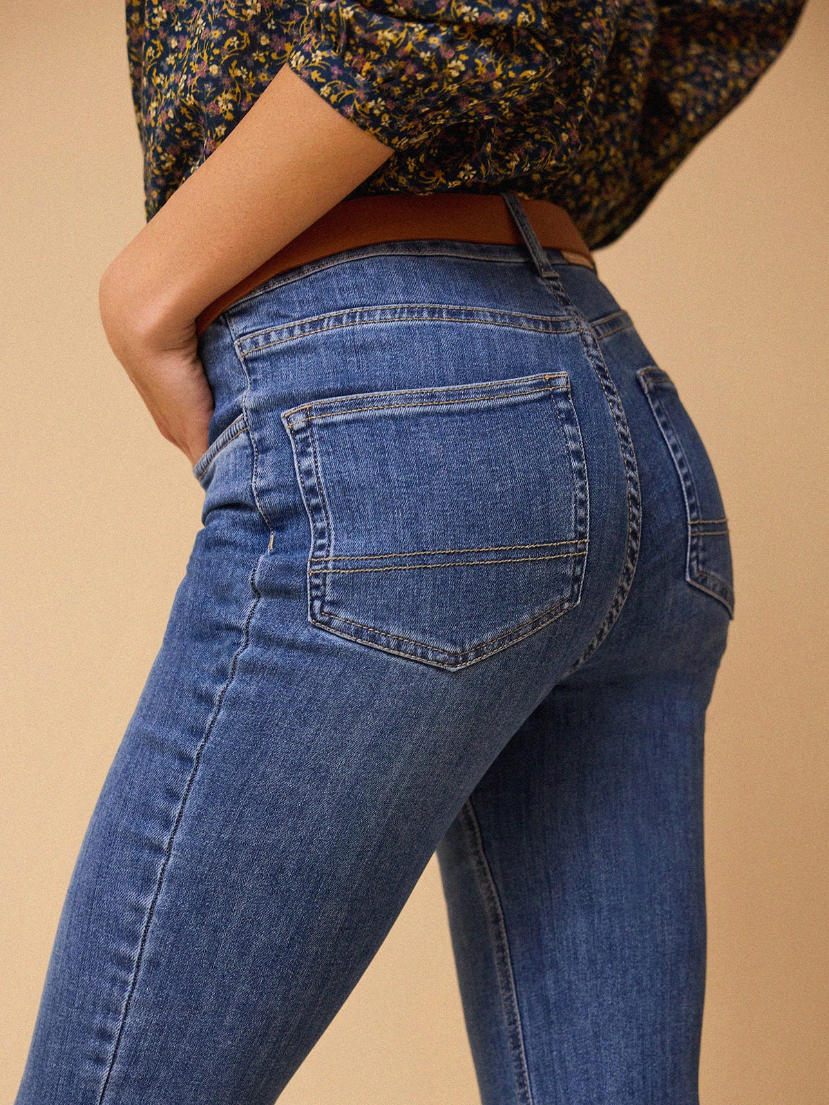 Iris Fashion - BY IRIS - Layla Flare Jean - Washed Blue