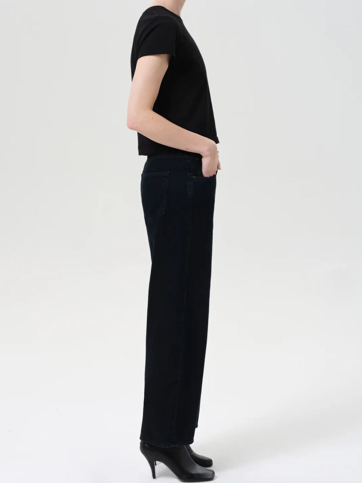 Low Curve Jean Crop - Black