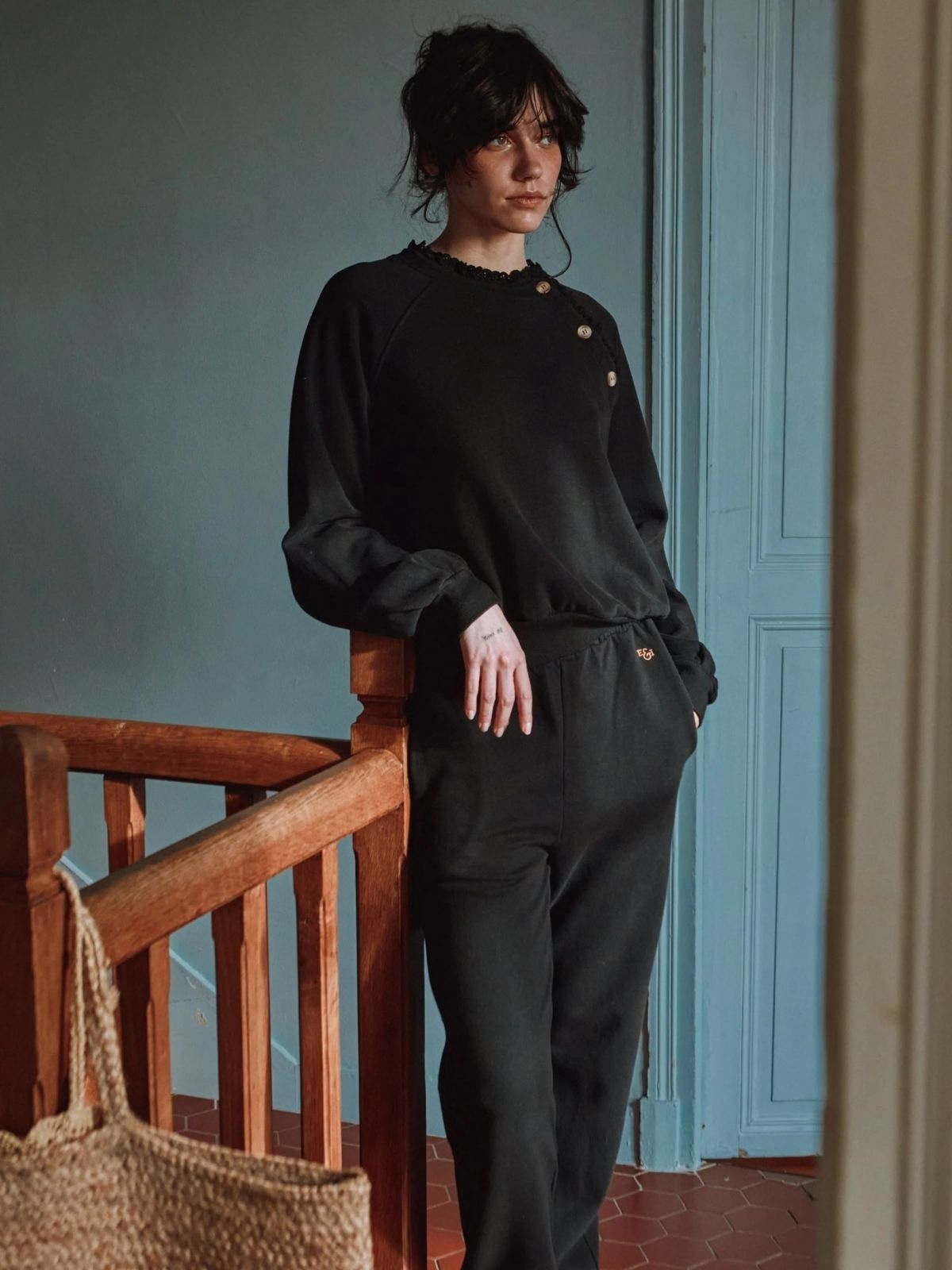 Dherry Embroidered  Sweatshirt - Black