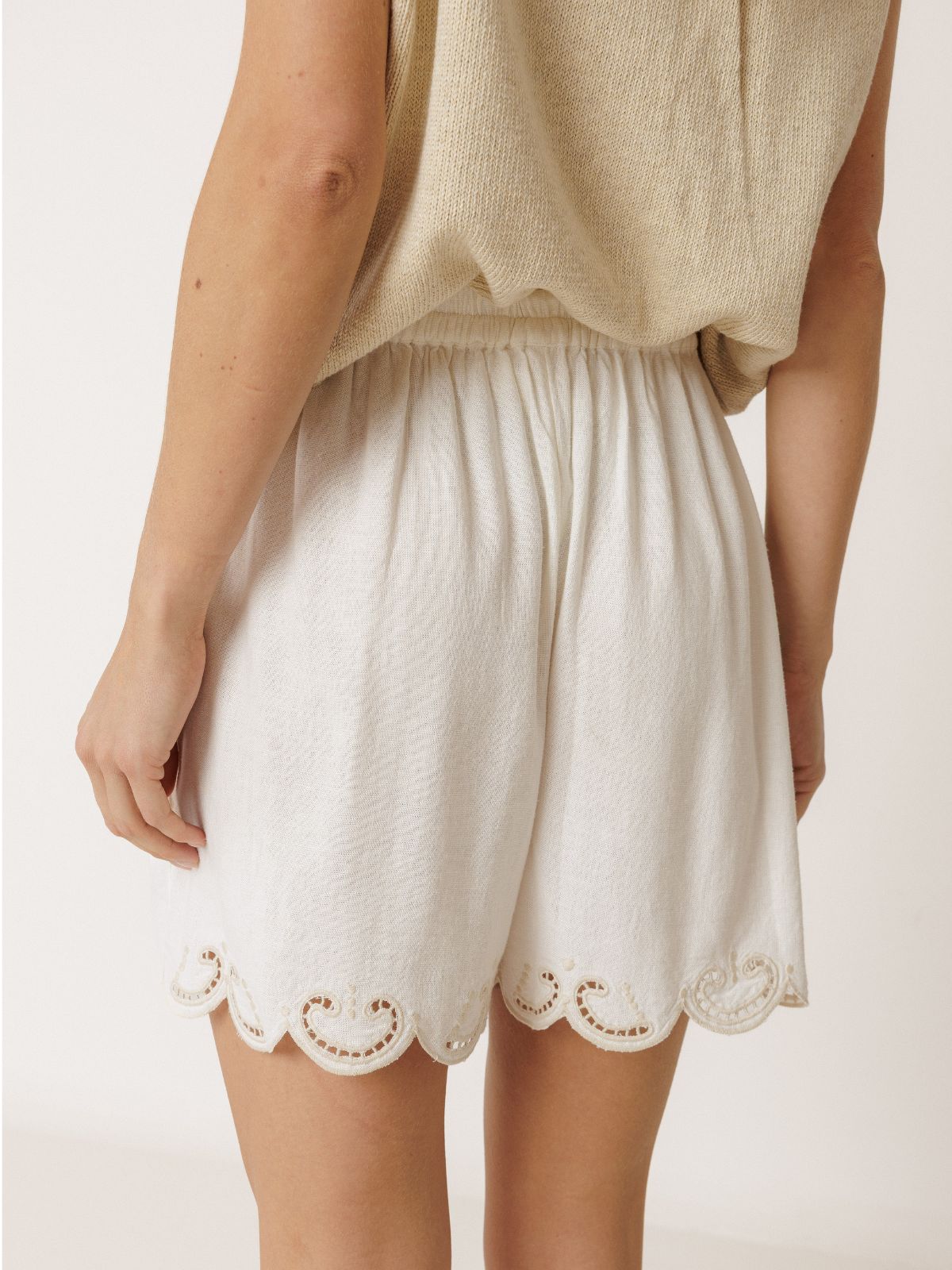 Embroidered  Shorts - Ecru