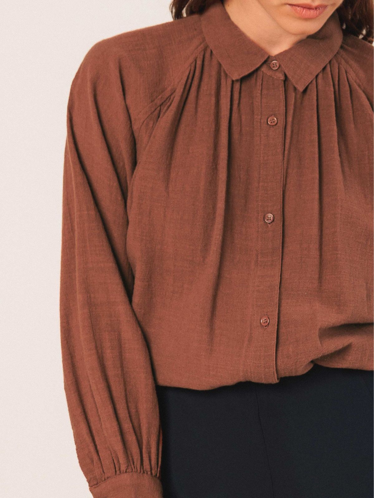 INDI & COLD Textured cotton weave shirt in brown