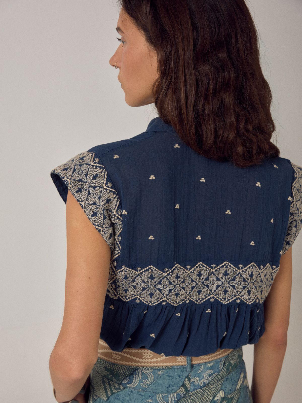 Iris Fashion - MAISON HOTEL - Karina Embroidered Shirt - indigo
