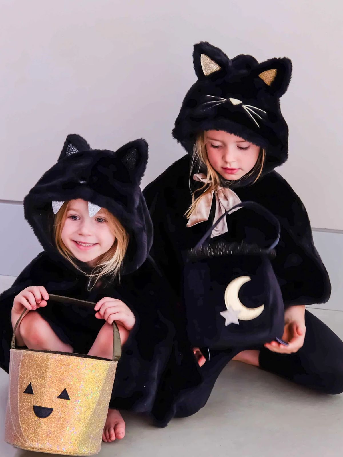 Cat Cape - Black