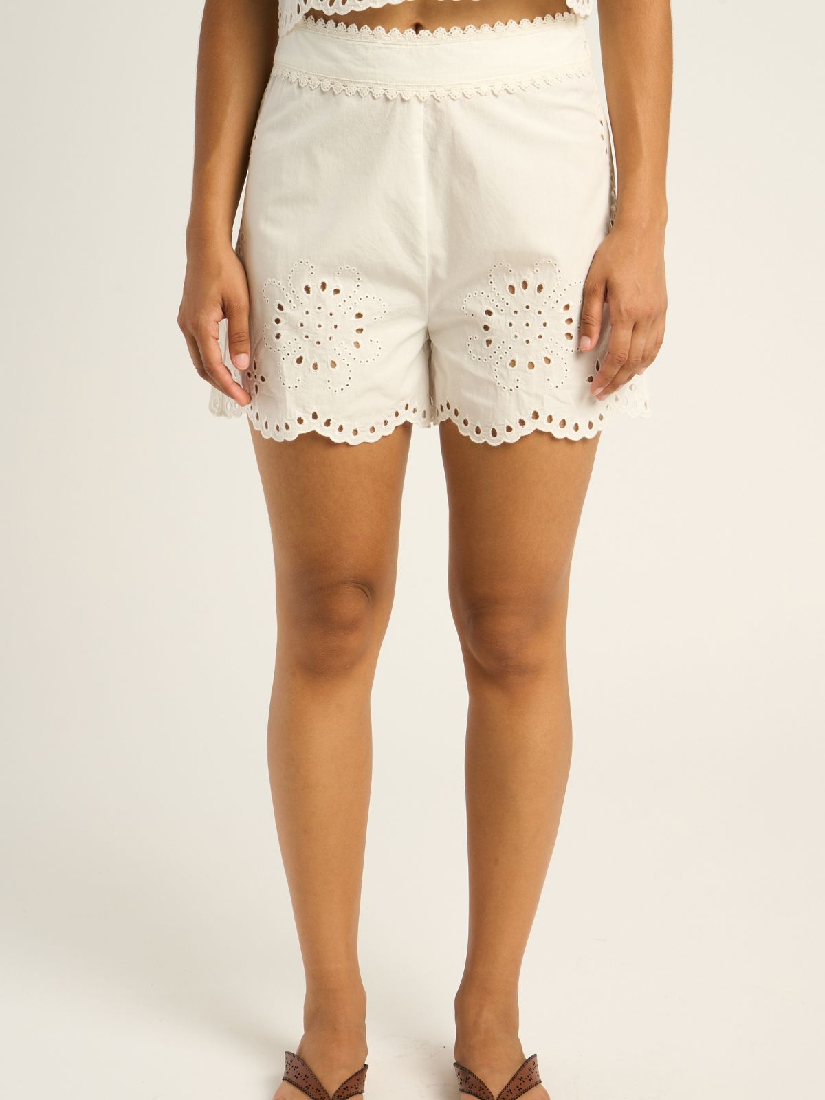 Charlotte Emroidered Short- Ecru
