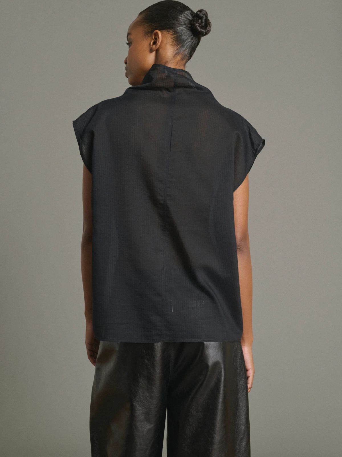 Izumi Sleeveless Blouse - Black