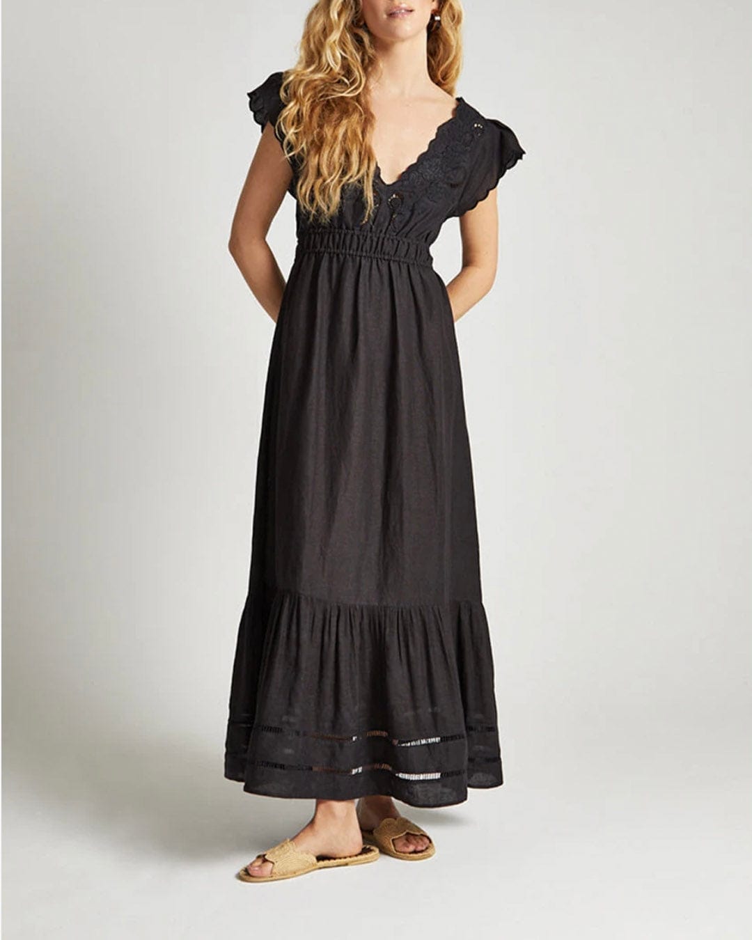 color:BLACK