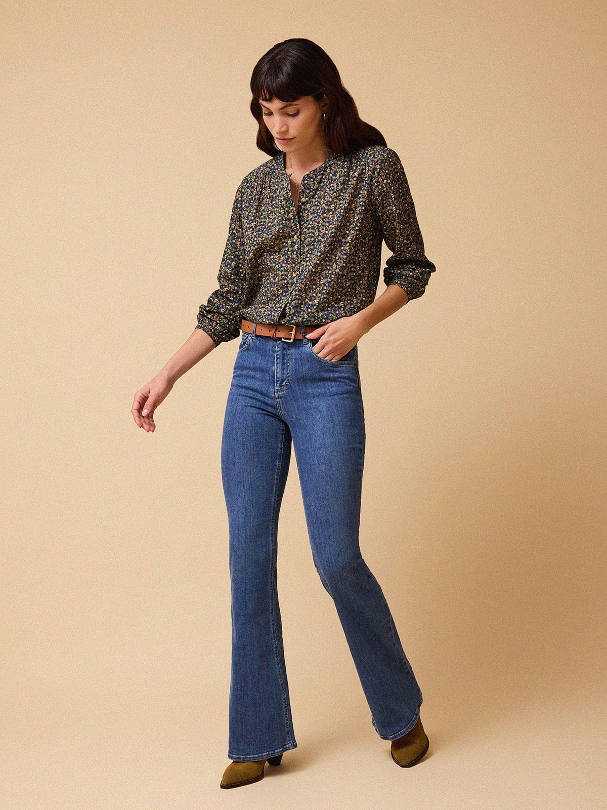 Iris Fashion - BY IRIS - Layla Flare Jean - Washed Blue