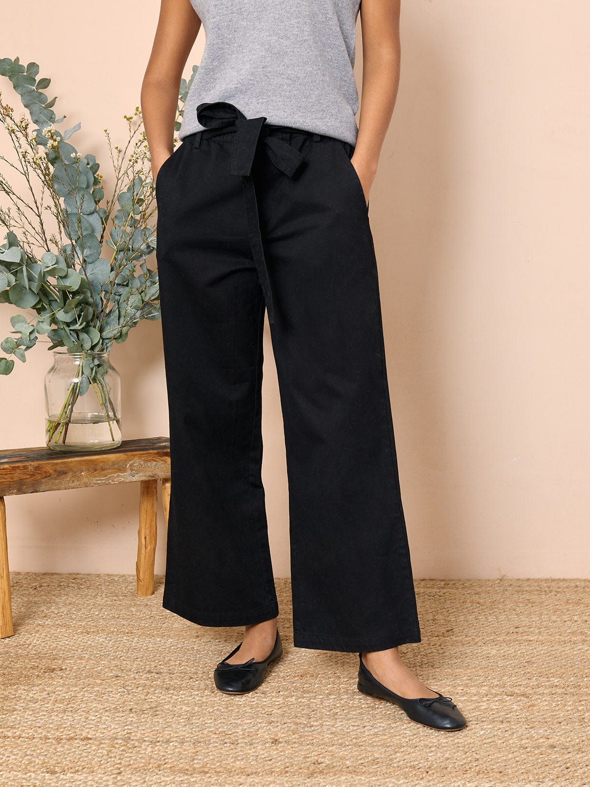 color:BLACK