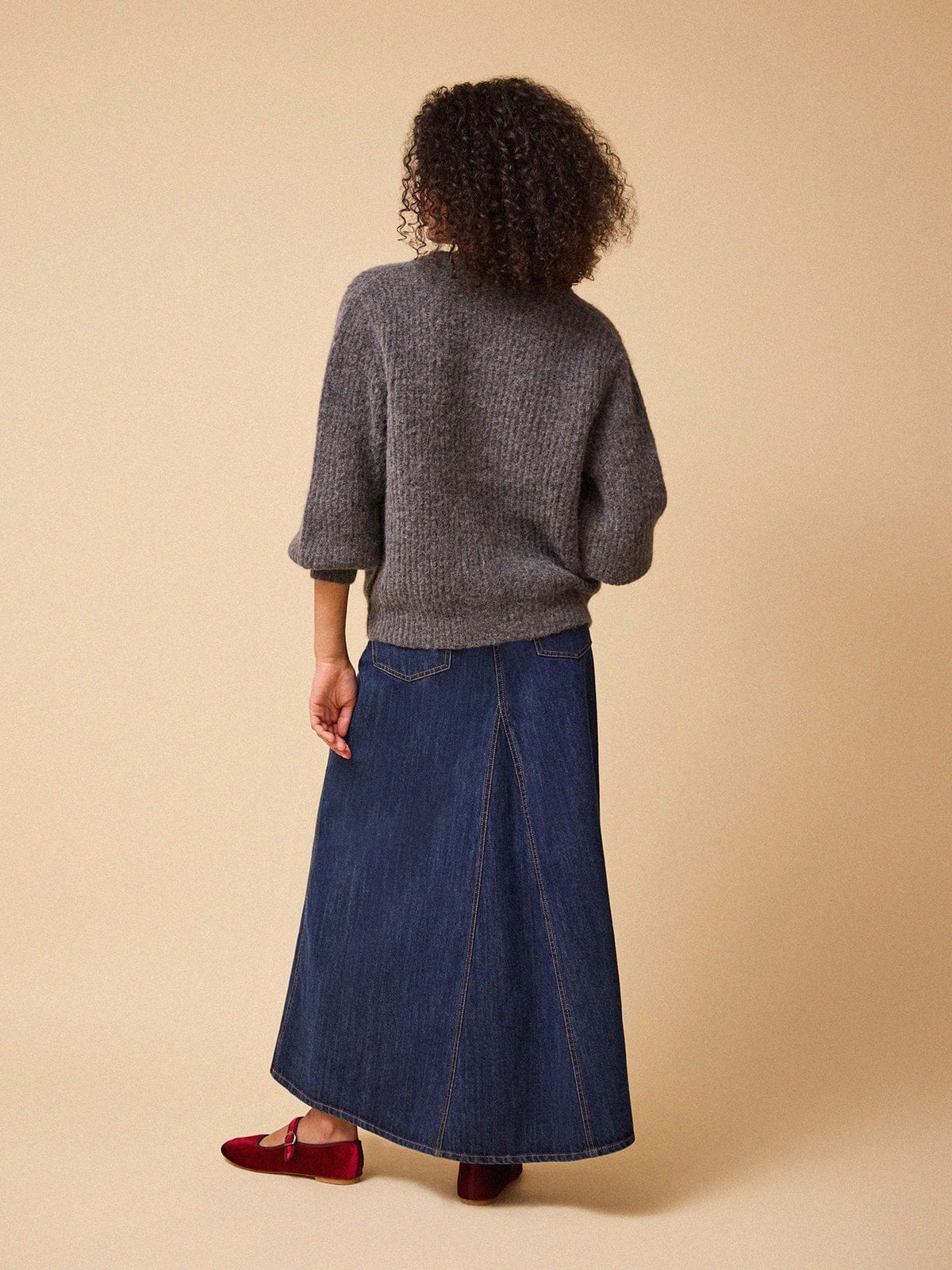 color:GREY