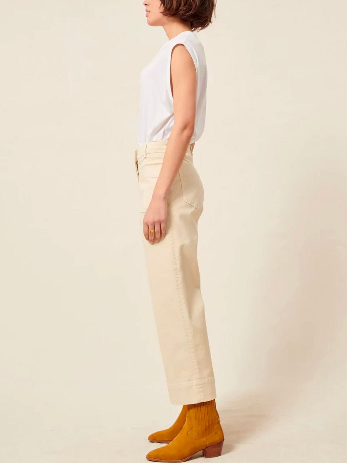 color:CREAM