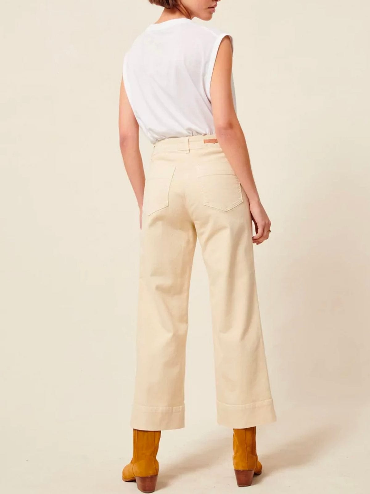 color:CREAM