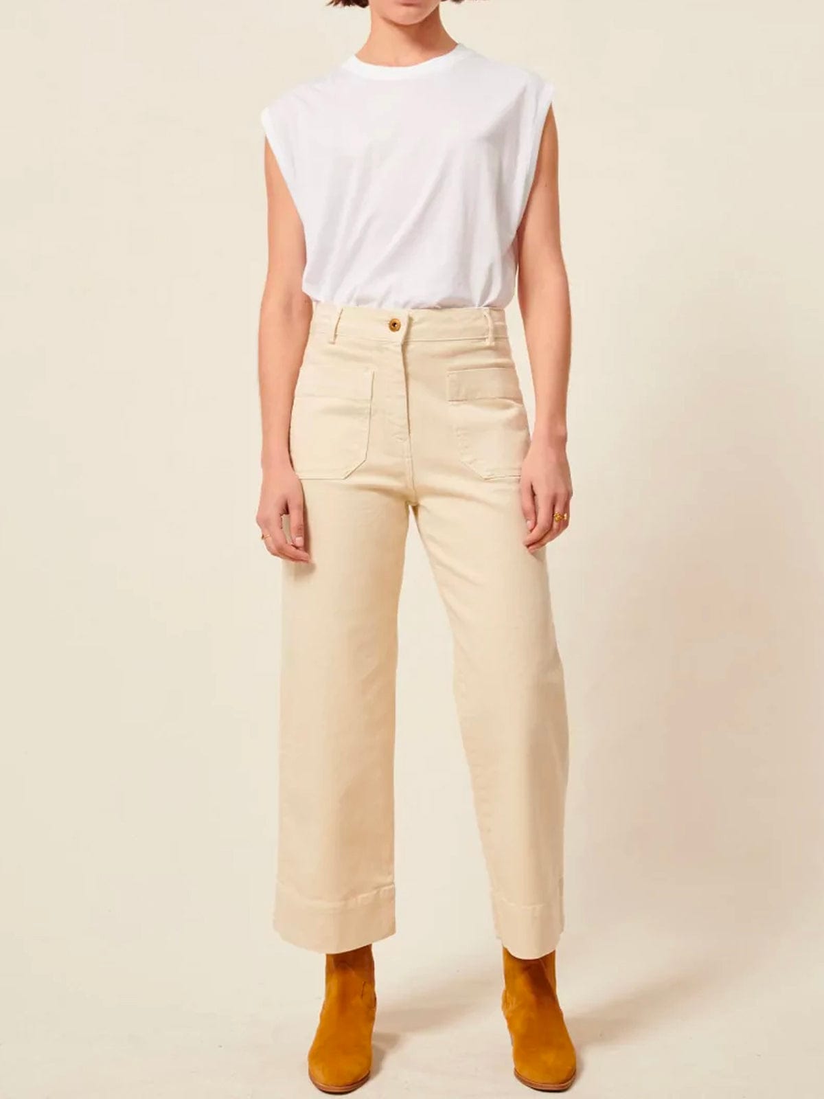 color:CREAM